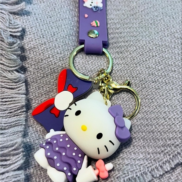 New! Hello Kitty Keychain - Picture 3 of 3
